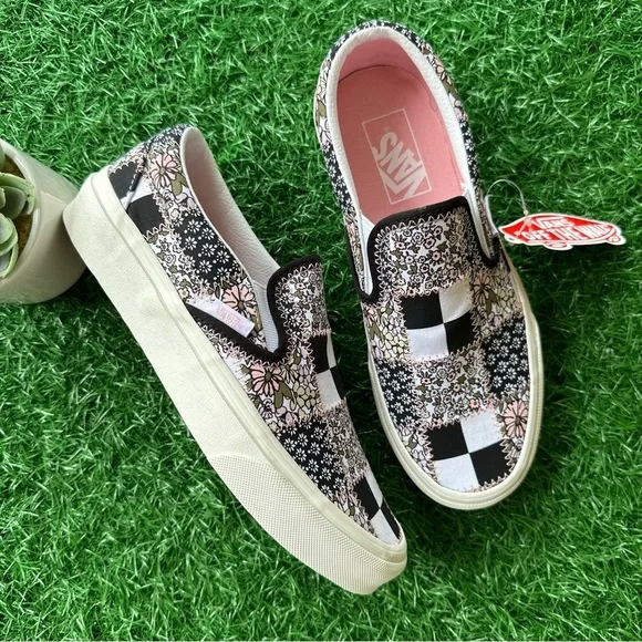 💫Vans Classic Slip On Patchwork Floral SEND OFFERS - Picture 3 of 10